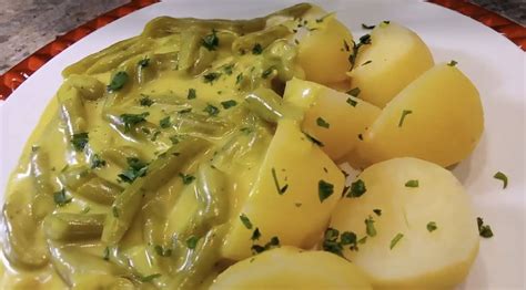 Servírovaný prívarok zo zelenej fazuľky s varenými zemiakmi