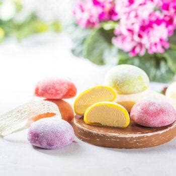 Mochi dezerty rôznych farieb a príchutí