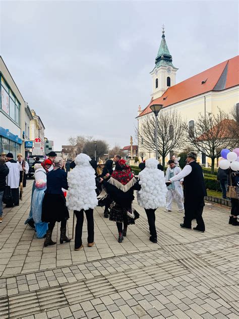 Fašiangový sprievod vo Veľkom Rovnom