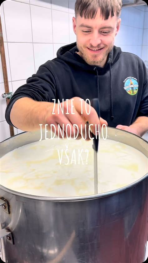 pohár čerstvého domáceho makového mlieka
