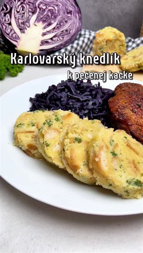 Všetky ingrediencie pre kapustnicu na stole