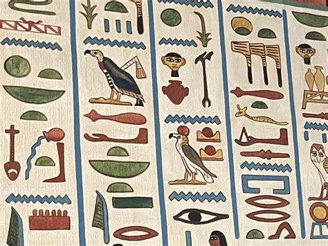 Staroveké egyptské hieroglyfy zobrazujúce rastliny