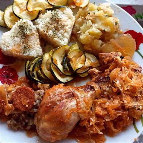 Hotová fazuľová kaša so zemiakmi a kyslou kapustou