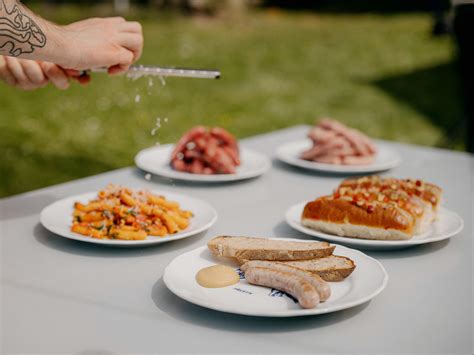 Široký výber toppingov pre hot dog