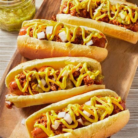 Moderný hot dog v bistre Coney hotdog