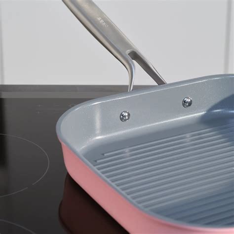 Detail pokrievky s hrotmi