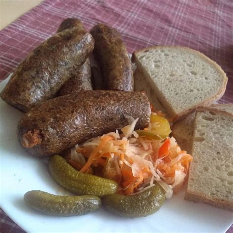 Domáce jaternice na drevenej doske