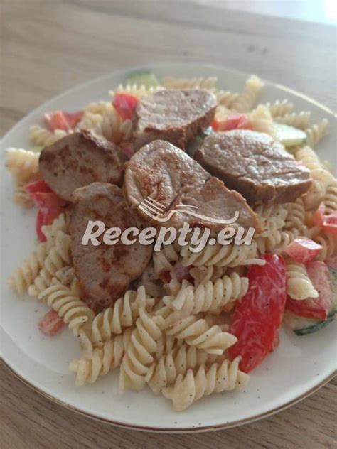Hotový tanier s bravčovou panenkou a dusenou zeleninou