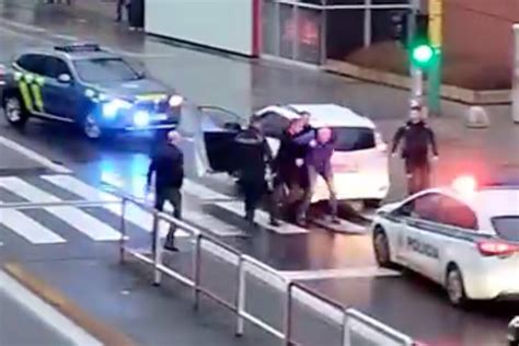 Policajný zásah pri Sviečkovej manifestácii