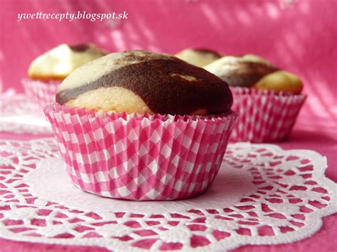 Zmes surovín na muffiny v miske