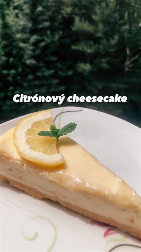 Rôzne vrstvy a ingrediencie Bánoveckej syrovej torty