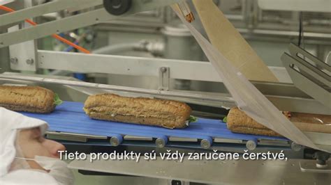 pestrá paleta čerstvých bagiet a šalátov