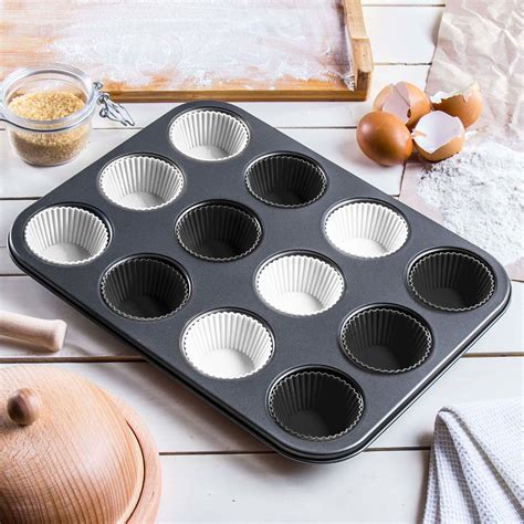 Tvarovanie chlebových košíčkov do formy na muffiny