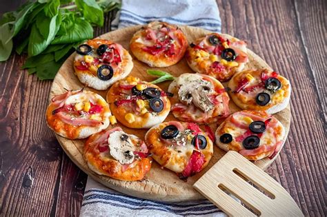 Mini pizze muffiny s rajčinami a mozzarellou