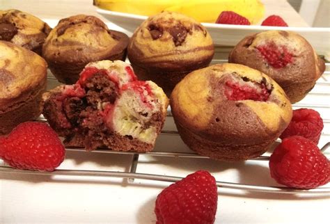 Sladké francúzske toastové muffiny s banánom a ovocím