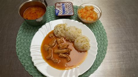 Rôzne prílohy k Stroganovu (ryža, zemiaky, cestoviny) na jednom obrázku