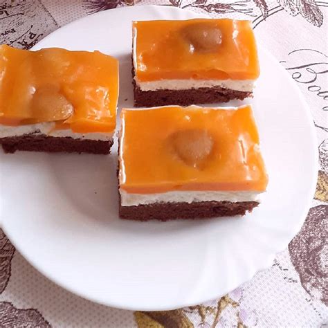 Ingrediencie na tvarohovo-broskyňové rezy