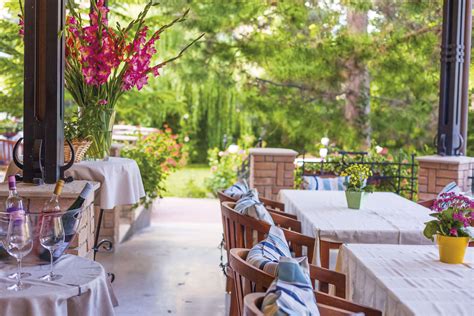 Interiér romantickej reštaurácie Villa Rosa