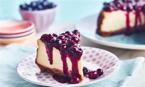 Vanilkový cheesecake s čučoriedkovou polevou