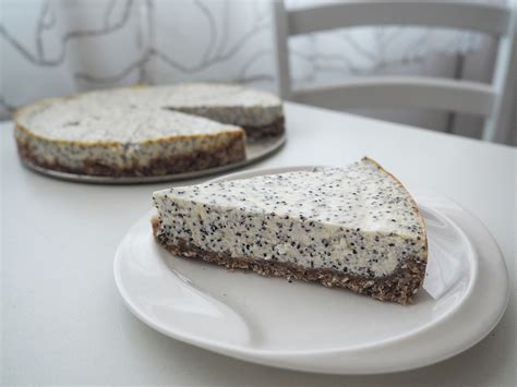 Makový cheesecake na tanieri