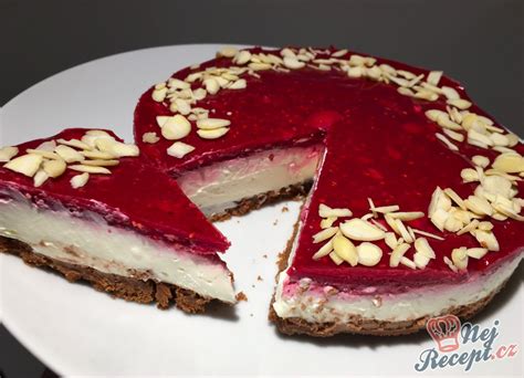 Punčový cheesecake s malinami