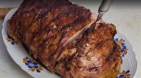 Zrolovana bravčová roláda pred pečením