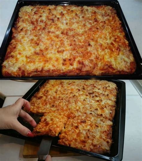 Hotová pizza pripravená na servírovanie