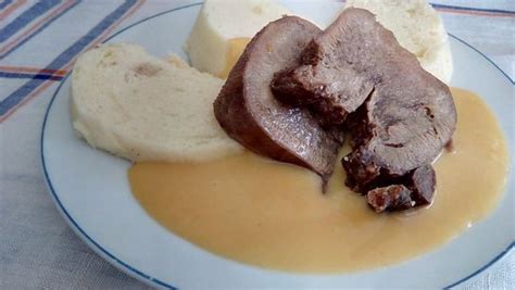 Surový hovädzí jazyk