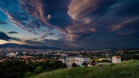 Panoramatický výhľad na Nitru z vyhrievanej zimnej terasy reštaurácie Zlatý Kľúčik
