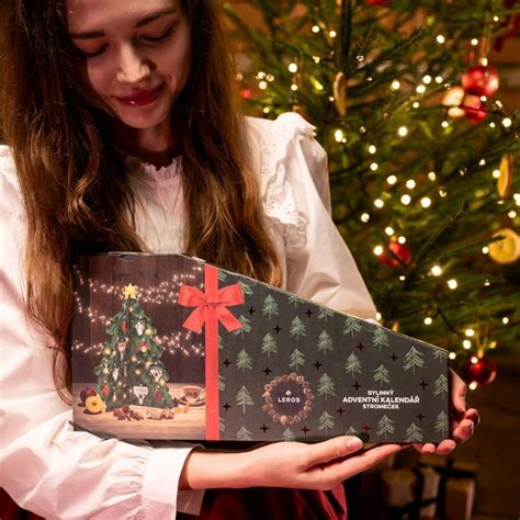 Zámok Hellbrunn s vianočným osvetlením a adventným kalendárom