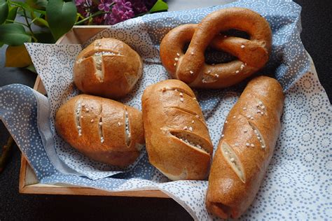 rozmanité bezlepkové pečivo z ryžovej múky