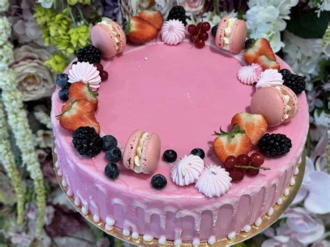 Zdobená punčová torta