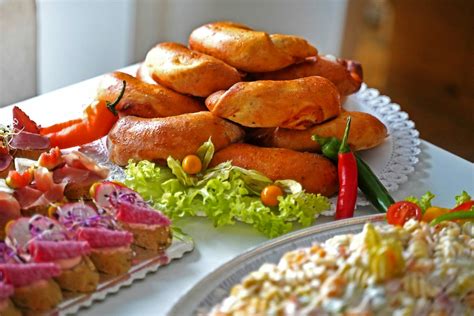 Galéria rôznych slaných pochúťok a pečiva