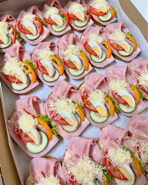 Kreatívne zdobenie obložených chlebíčkov