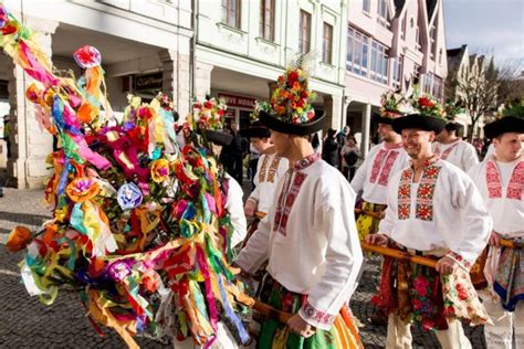 Historické fašiangové masky a sprievody