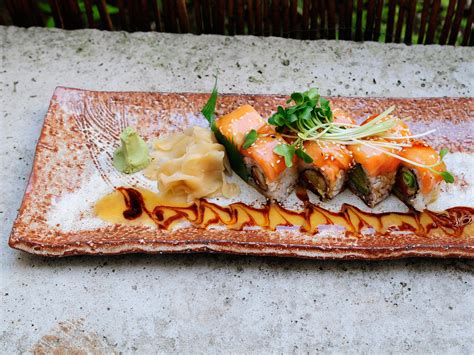 Fotografia taniera Sushi z KUCHI Asian bistro