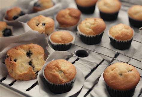 Čerstvo upečené muffiny vo forme