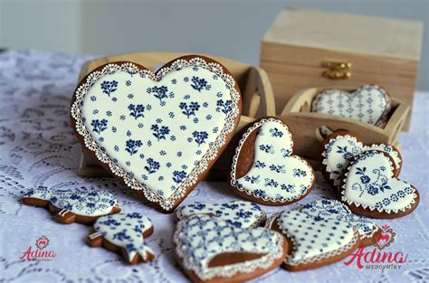 Koláž rôzne zdobených plnených medovníkov