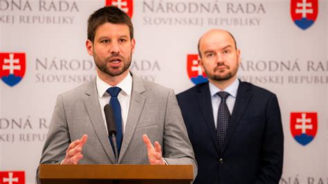 Fotografia politikov Tomáša Valášeka, Mariána Viskupiča a Richarda Rašiho
