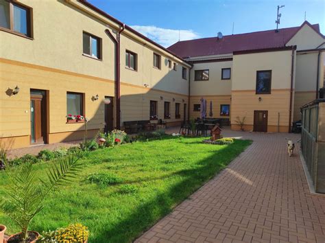 Pohľad na budovu Domova seniorov Sv. Martin v Hrnčiarovciach nad Parnou