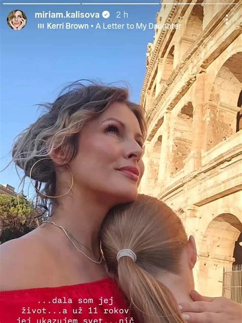 Miriam Kalisová s dcérou v kuchyni