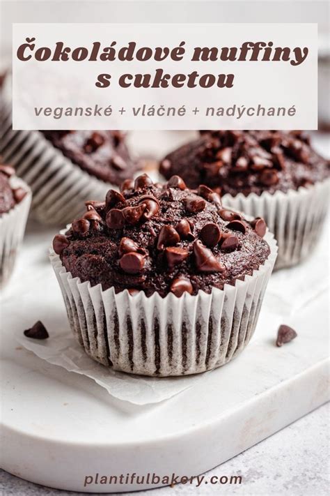 hotové cuketové čokoládové muffiny