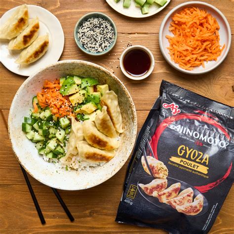 Assortment ázijských špecialít, vrátane Gyoza Crunchy a Poke Star