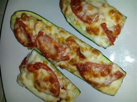 Plnená cuketa pripravená na pečenie