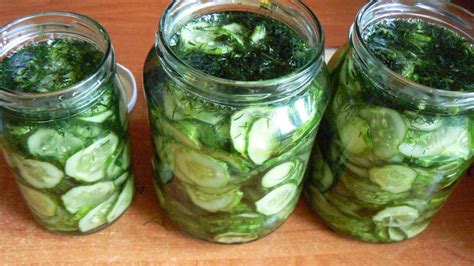 Zavárané uhorky v pohári