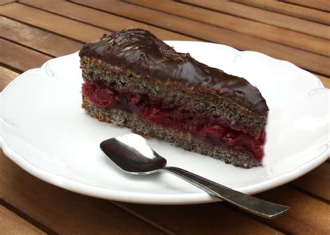 Hotová makovo-čokoládová torta