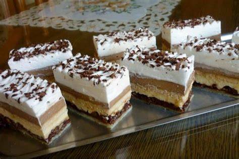 Koláž rôznych pohľadov na hotové Kinder Bueno Rezy