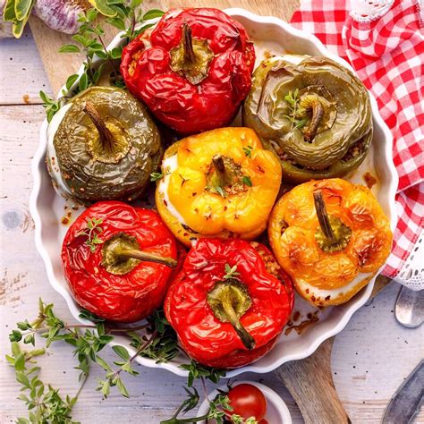 Zapekaná plnená paprika s krúpami a syrom