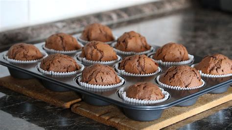Plech na muffiny s rôznymi druhmi muffinov