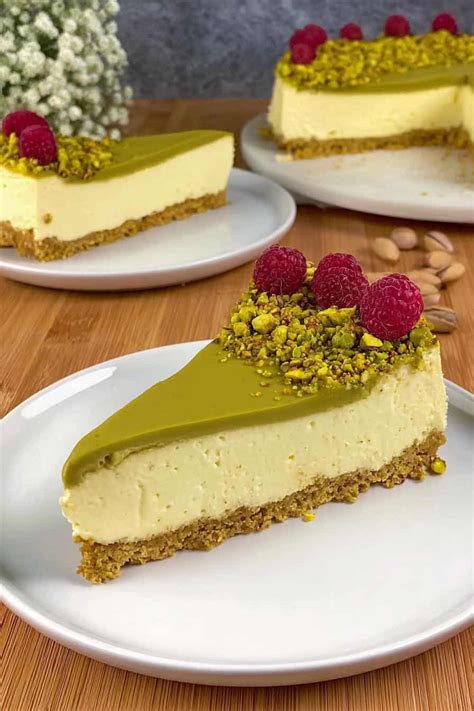 Detail pečeného pistáciového cheesecake
